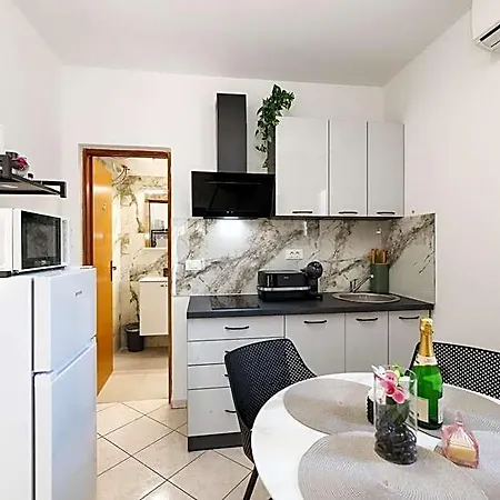 Silver Luxury Apartments By Adex Travel Zara